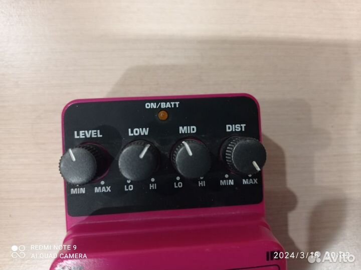 Педаль для электрогитары Behringer