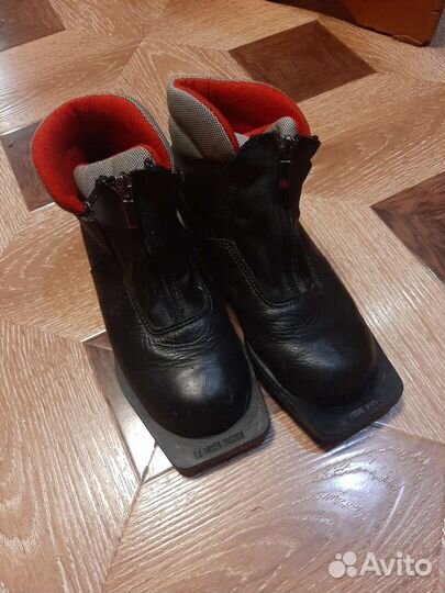 Лыжные ботинки