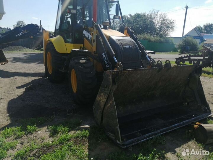 Экскаватор-погрузчик