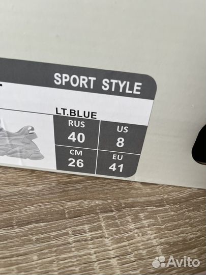 Кроссовки новые, 40