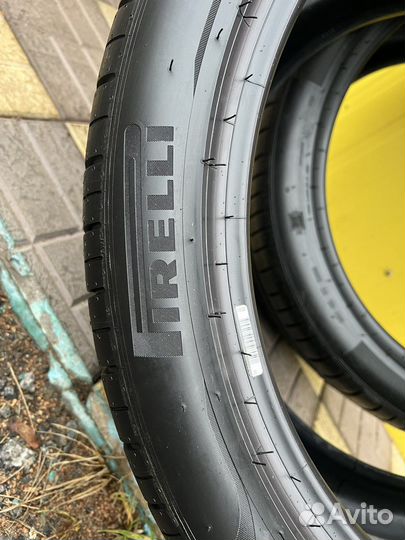 Pirelli P Zero PZ4 315/35 R22 111Y