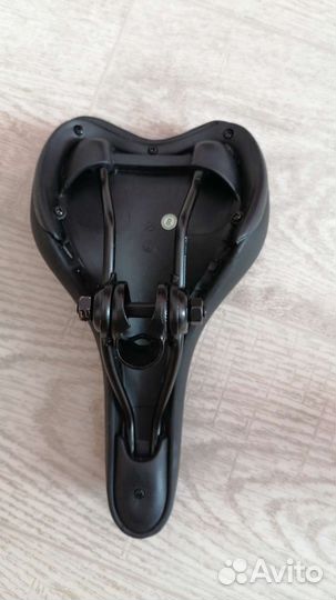 Велосипедное седло кожа