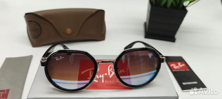 Солнцезащитные очки Ray Ban