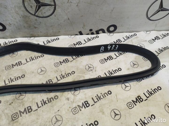 Уплотнитель форточки задний левый Mercedes Gl X164