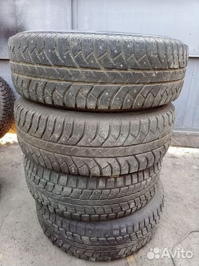 Bridgestone Ice Cruiser 7000 245/70 R16