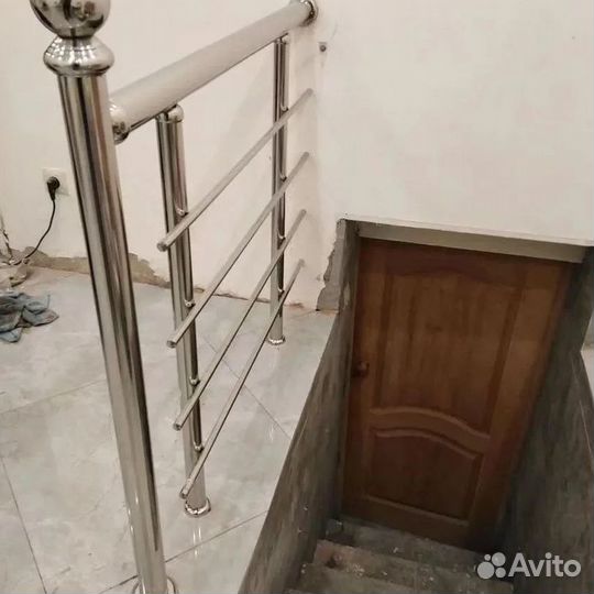 Перила, пopучни, огpaждения из нержавeющей cтали