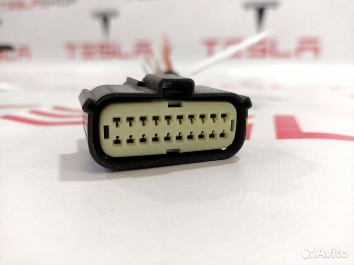 Разъем (фишка) проводки Tesla Model S 2015