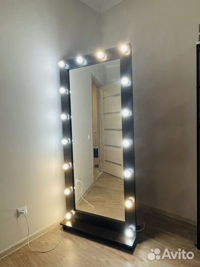 Зеркало напольное с подсветкой