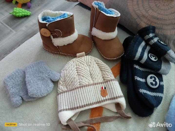 Варежки, шапка, шарф, уги-пинетки, носки