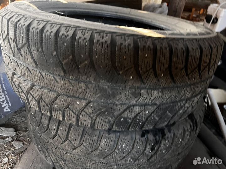 Bridgestone Ice Cruiser 7000 215/60 R16