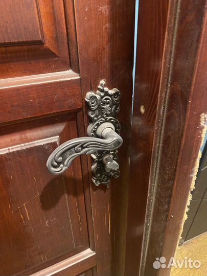 Дверь входная/межкомнатная деревянная