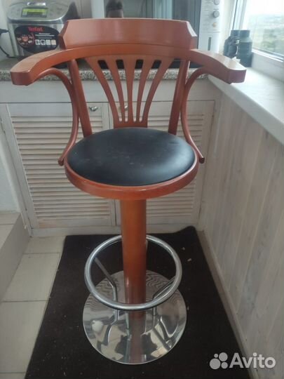 Барные деревянные стулья со спинкой