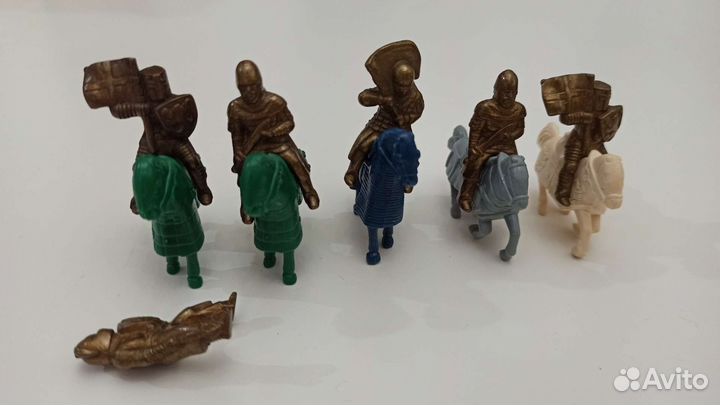 Игрушки фигурки Киндер сюрприз