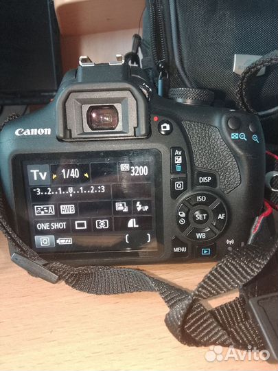 Зеркальный фотоаппарат Canon eos 2000d 18-55