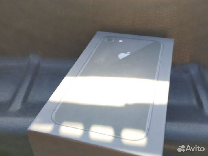 iPhone 8, 64 ГБ
