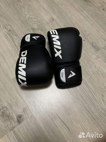 Боксерские перчатки 12 oz Demix
