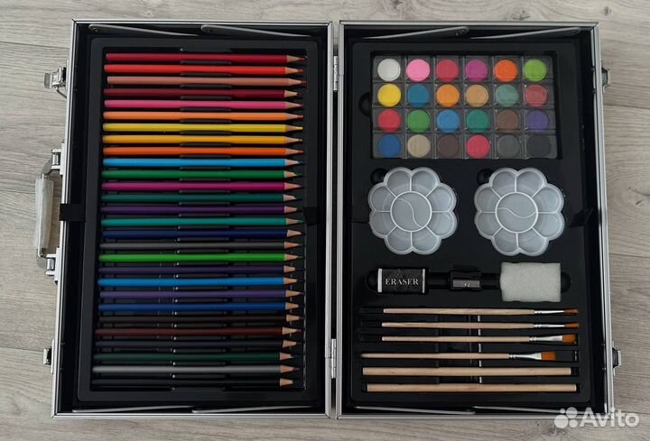 Набор для рисования новый и машинки