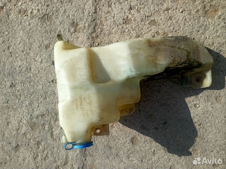 Бачок омывателя Audi 80 B3 1.6 1986-1991