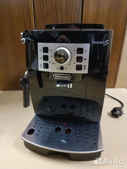 Кофемашина delonghi magnifica s 22.110