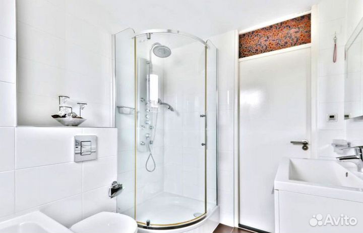 Стеклянные душевые перегородки