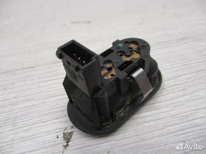 Блок управления стеклоподъемником задний левый