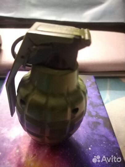 Зажигалки разные, пепельницы