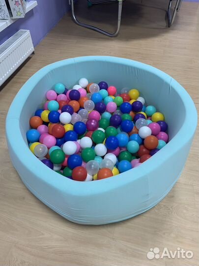 Сухой бассейн с шариками
