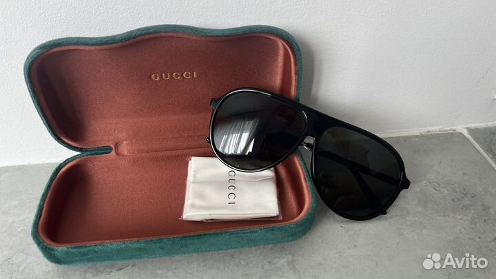 Солнечные очки gucci