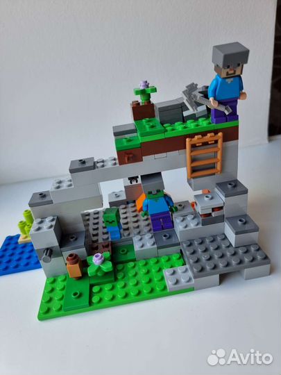 Конструктор lego Minecraft 21141 Пещера зомби