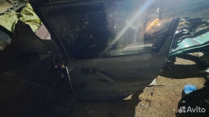 Дверь задняя правая passat b3