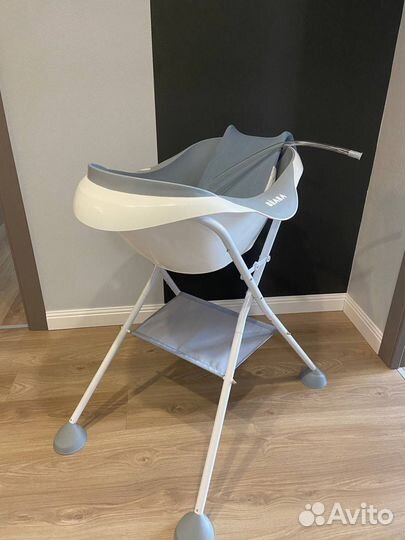 Детская ванночка с подставкой и шезлонгом beaba