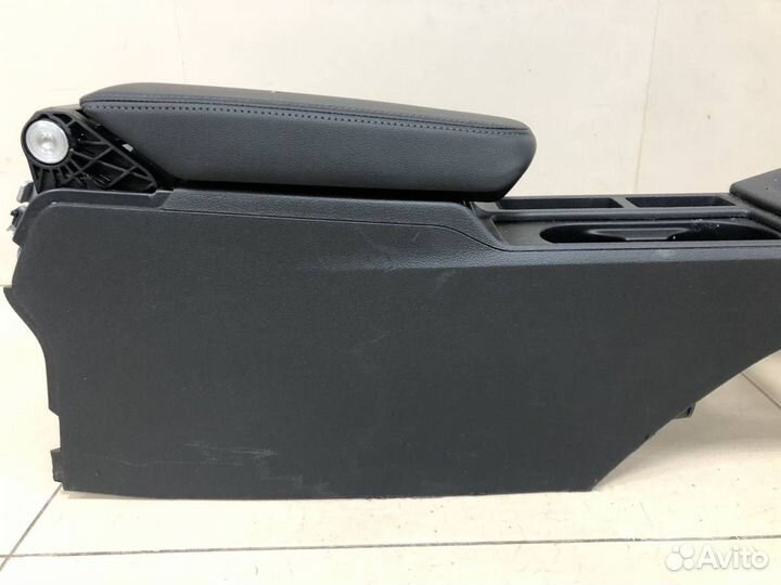Консоль центральная Skoda Octavia A8 2019