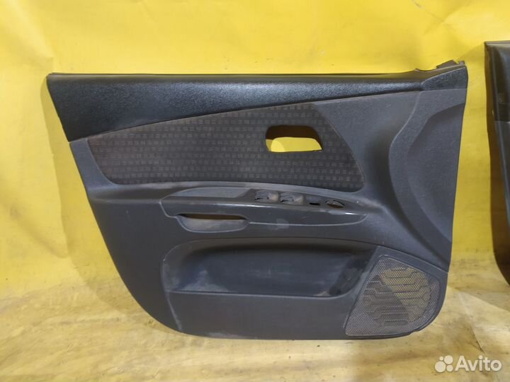 Обшивка двери передней левой Kia RIO 2 Киа рио 2