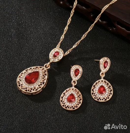 Комплект из 3 украшений красный камень - золото