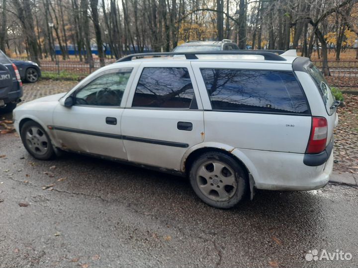 Opel Omega 2.0 МТ, 1994, 220 000 км