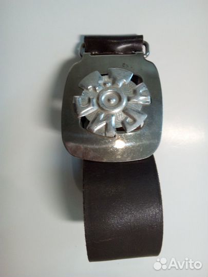 Широкий кожаный ремень 