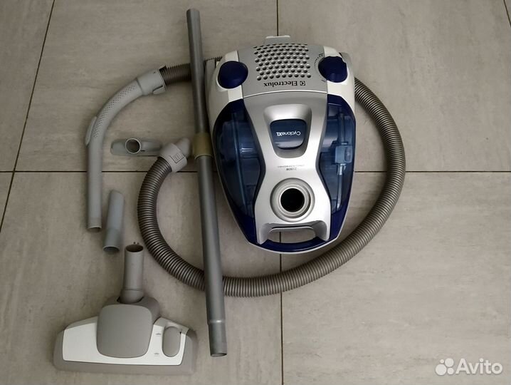 Пылесос с контейнером для пыли Electrolux ZCX6460