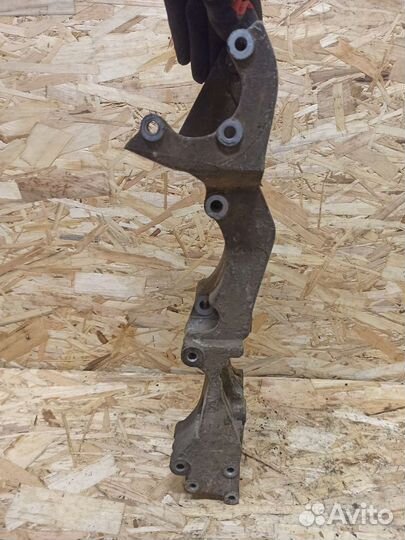 Кронштейн генератора VW Golf 4, Octavia