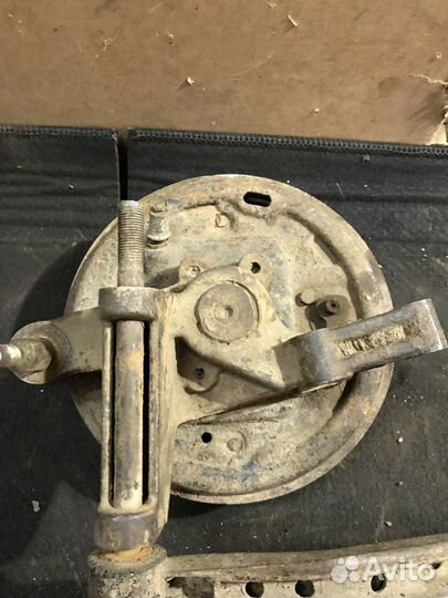 Кулак поворотный задний правый Ниссан Примера П10