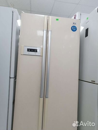 Двухдверный холодильник LG. No frost