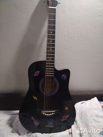 Акустическая гитара