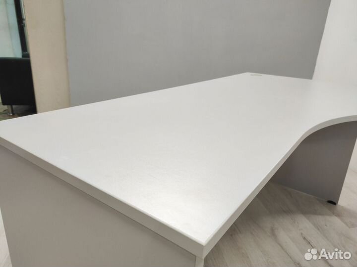 Стол эргономичный правый. Новый 04275