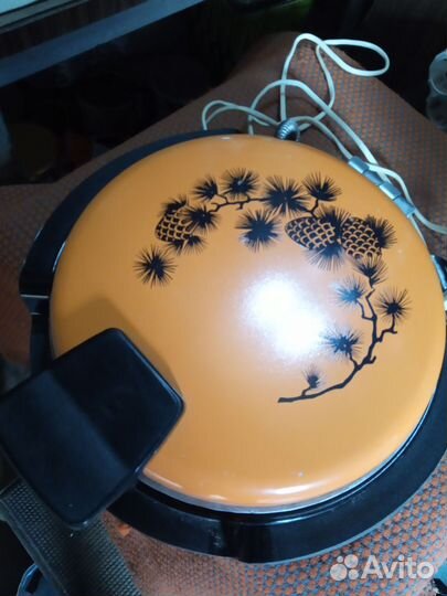 Электрическая вафельница новая