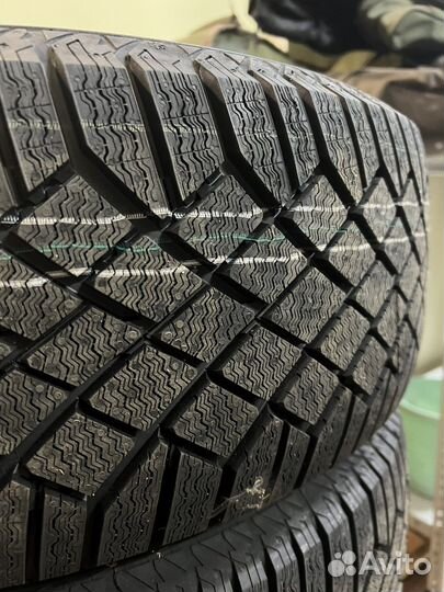 Continental ContiVikingContact 7 235/60 R18 107T