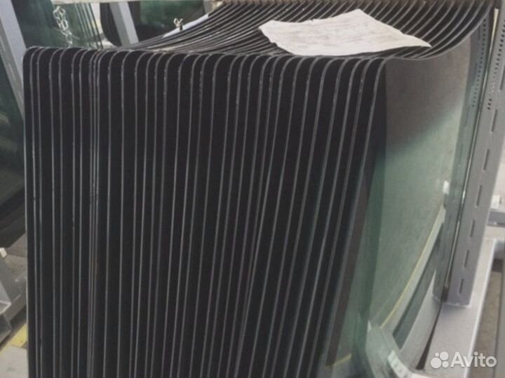 Стекло лобовое верхнее Volvo