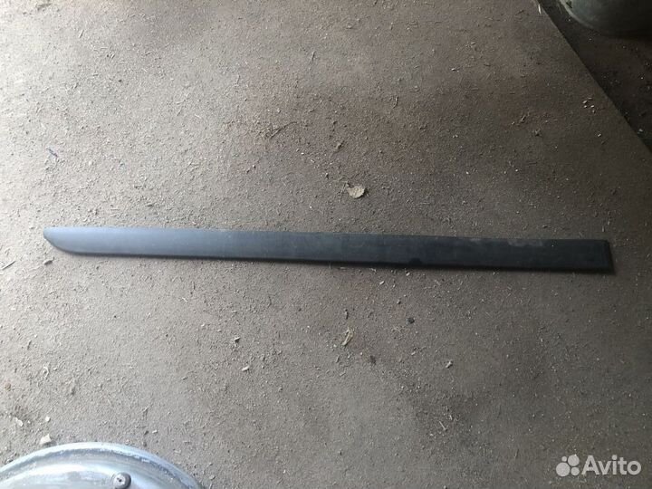 Volkswagen Touran молдинг двери задний правый