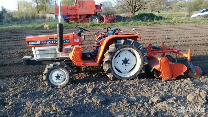 Покос травы, вспашка земли