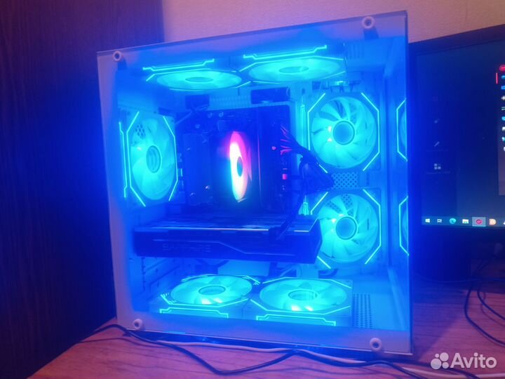 Игровой пк с монитором и клавиатурой