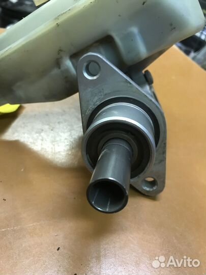 Главный тормозной цилиндр под ABS Passat B4 Golf 3