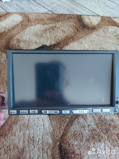 Автомагнитола с выдвижным экраном